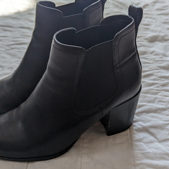 Steve Madden | Heeled Booties | 7 - Picture 2 of 6